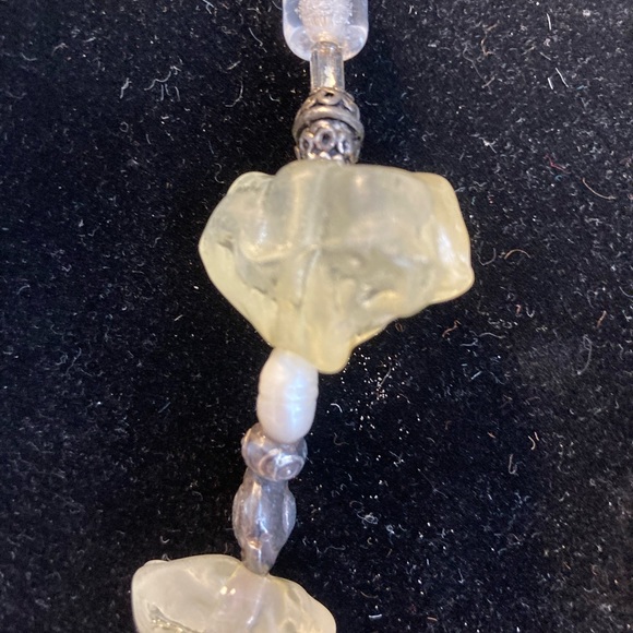 Resin Bead and silver plated beads and Himalayan pendant. 18” - Picture 4 of 11